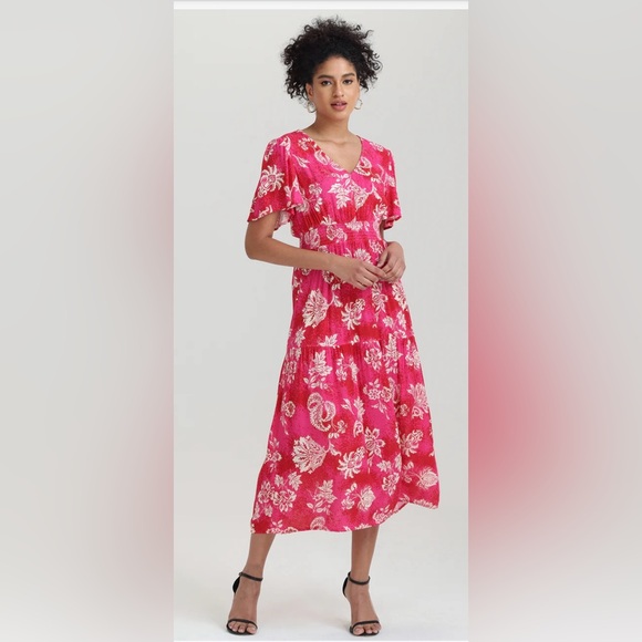 89th & Madison Dresses & Skirts - FLORAL V-NECK MIDI DRESS